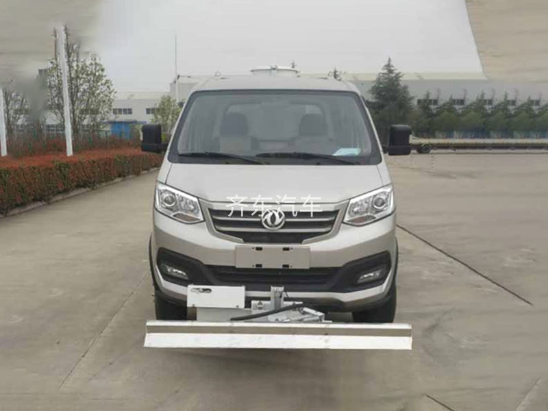 东风纯电动护栏清洗车
