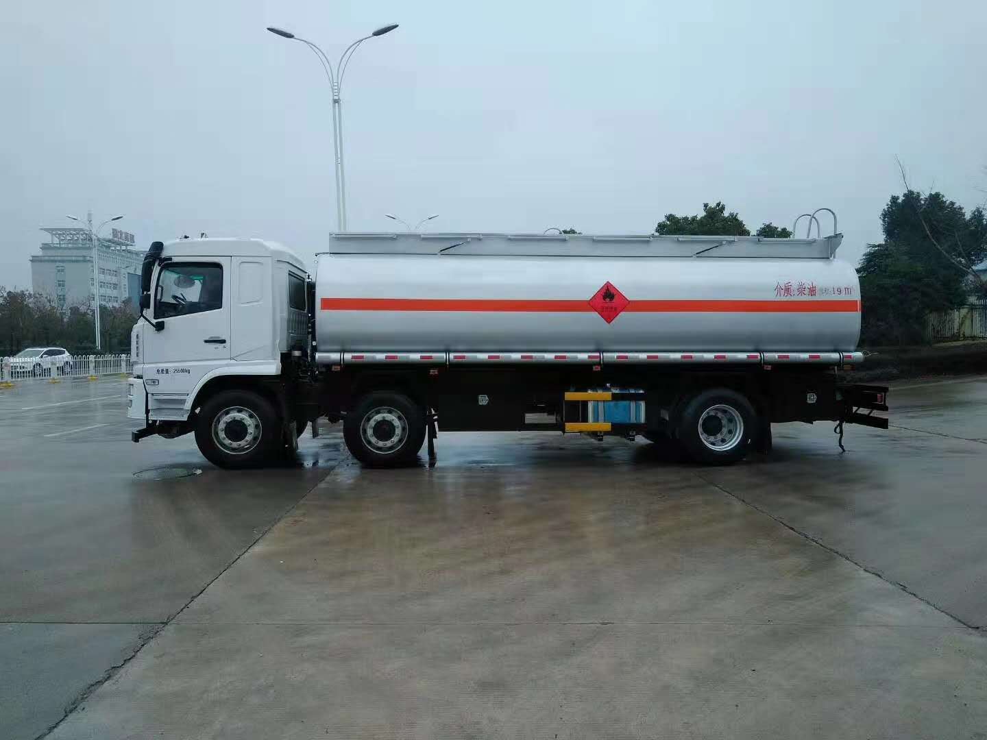 陕汽轩德运油车