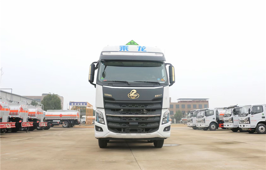 东风柳汽20吨前四后八铝合金运油车