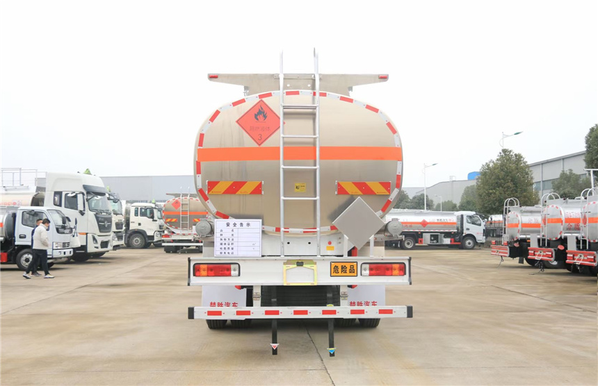 东风柳汽20吨前四后八铝合金运油车