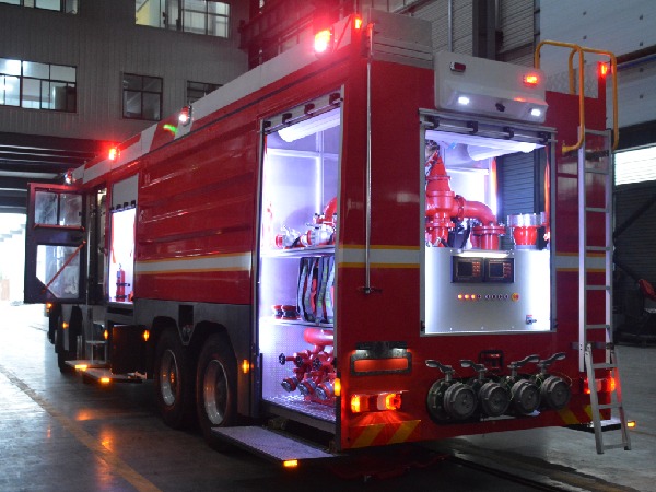 奔馳18噸水罐消防車 (3)