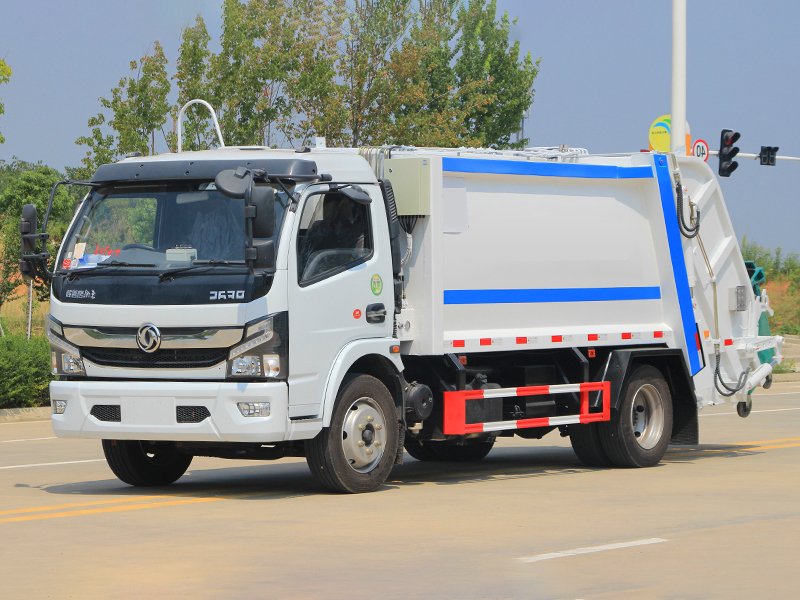 国六大多利卡 8方 压缩垃圾车