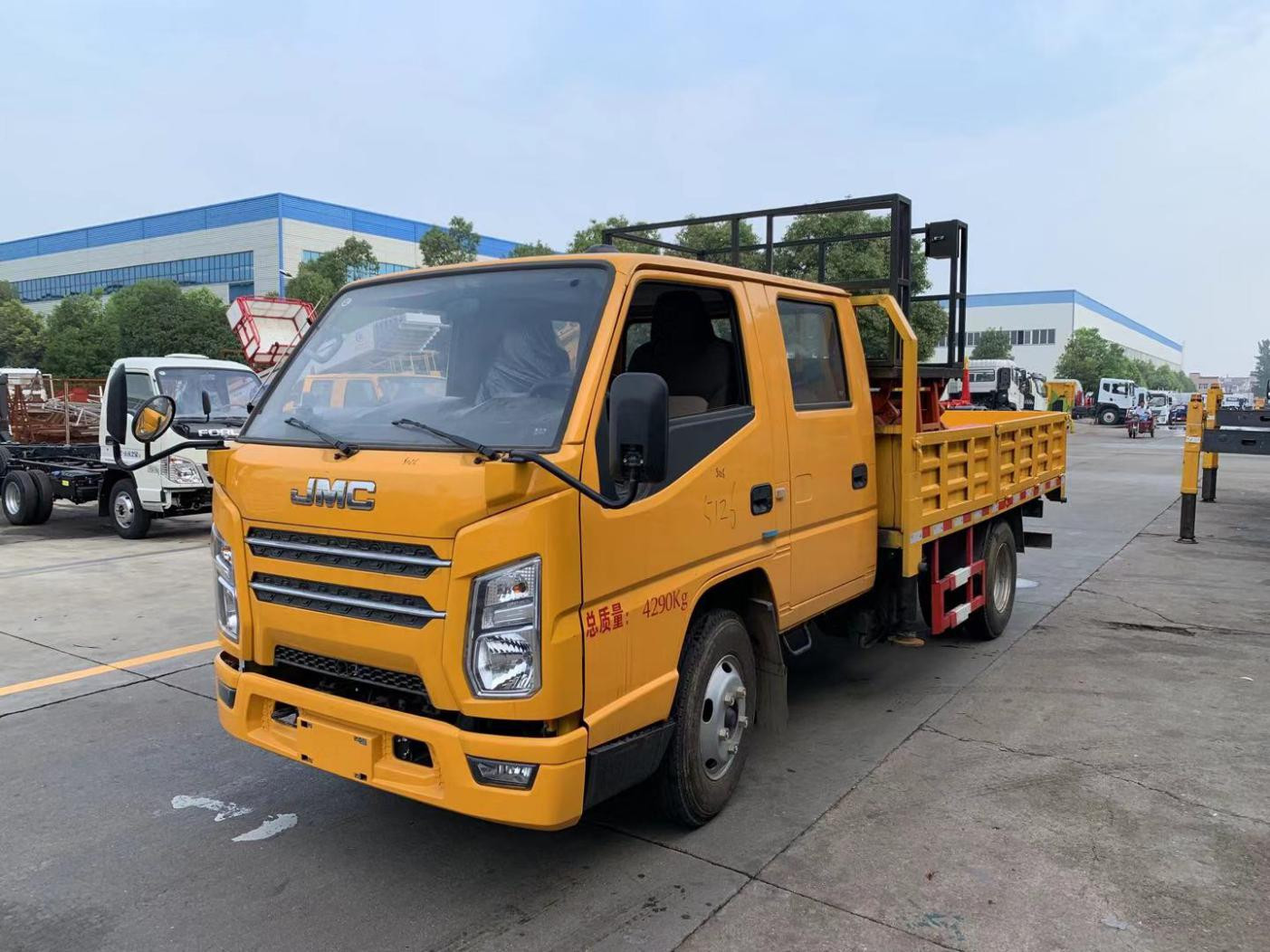 江铃8米垂直升降车
