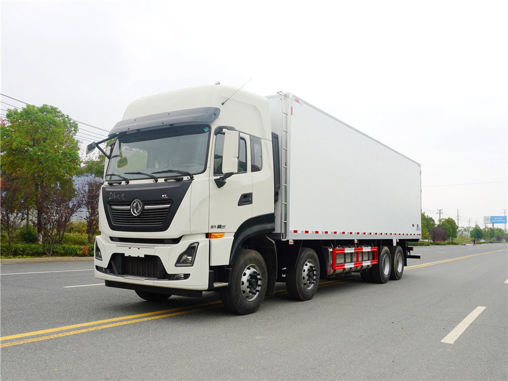 (国六)东风天龙KL高顶双卧(9.6米)冷藏车