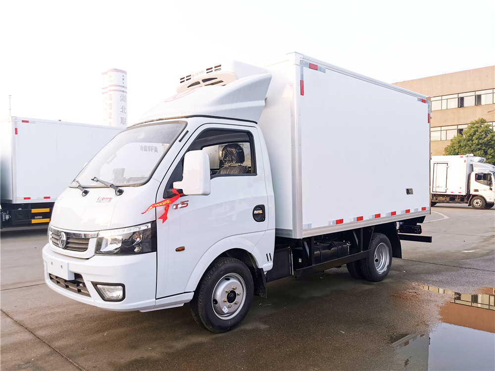 (国六)东风途逸柴油(3.2米)冷藏车