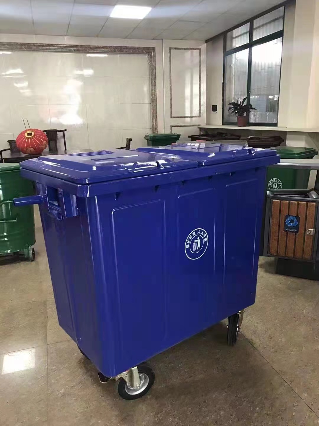 塑料垃圾桶660升