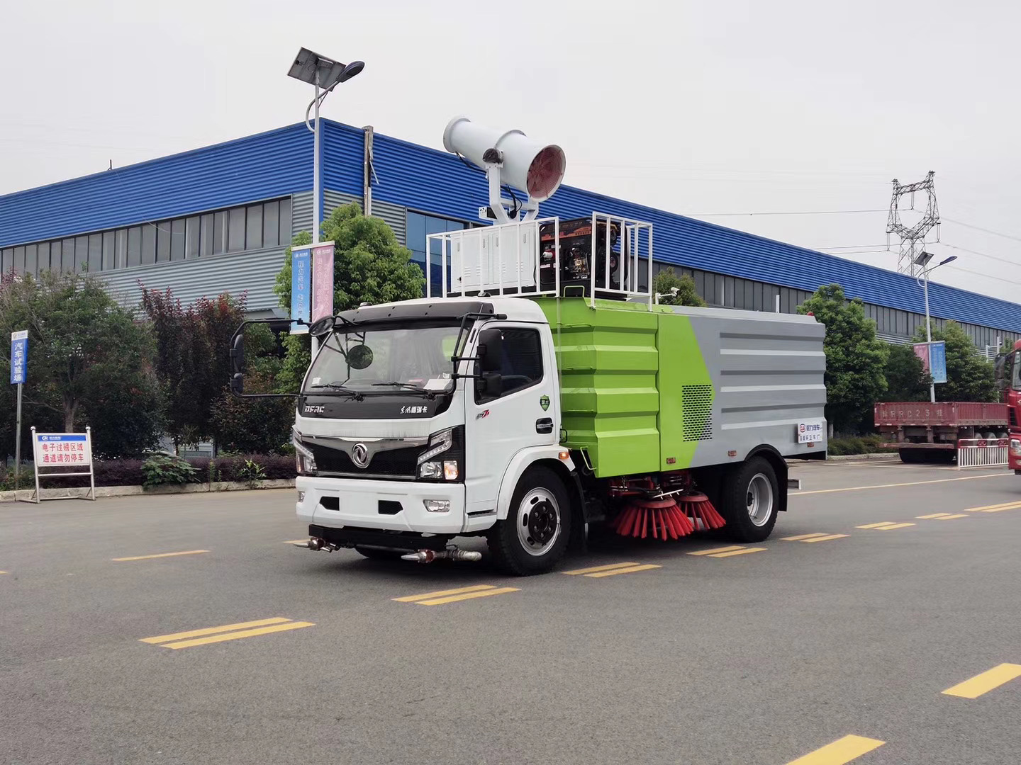 东风大多利卡扫路车