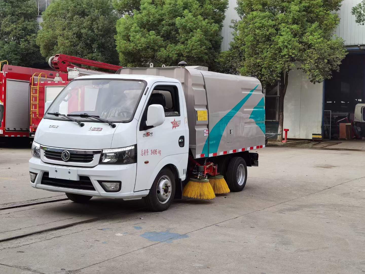 东风途逸扫路车