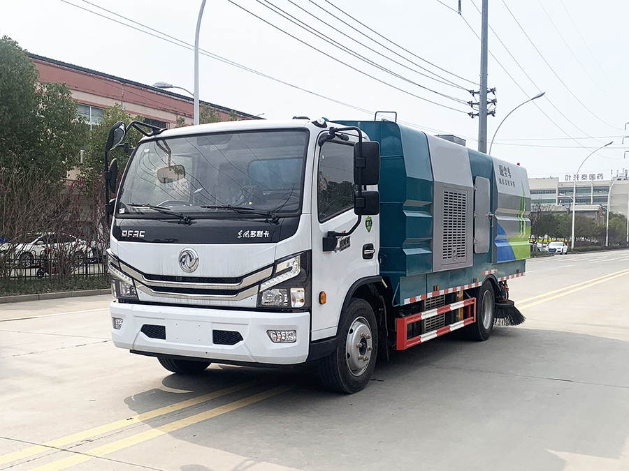 东风大多利卡吸尘车