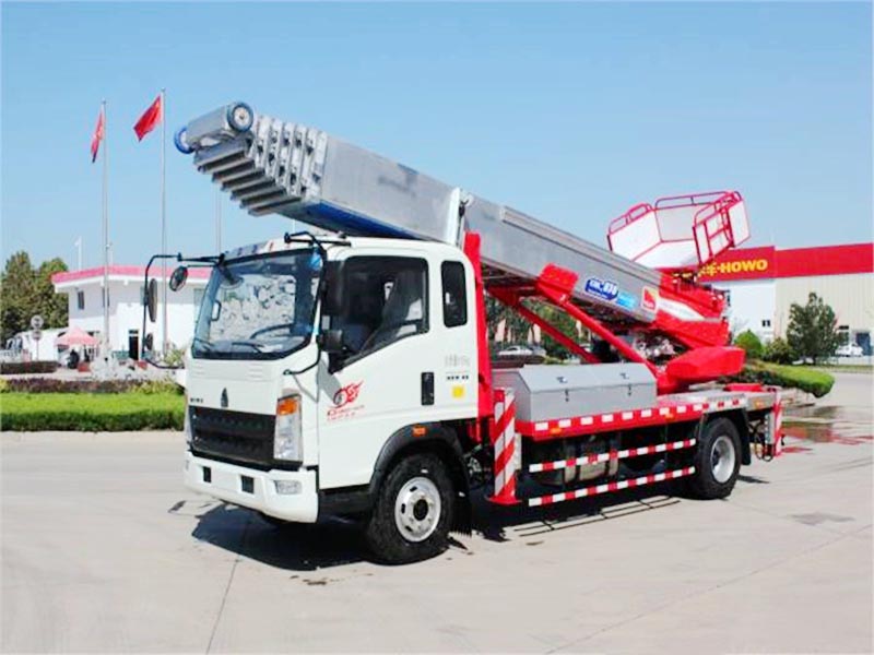 重汽豪沃38米云梯搬家车