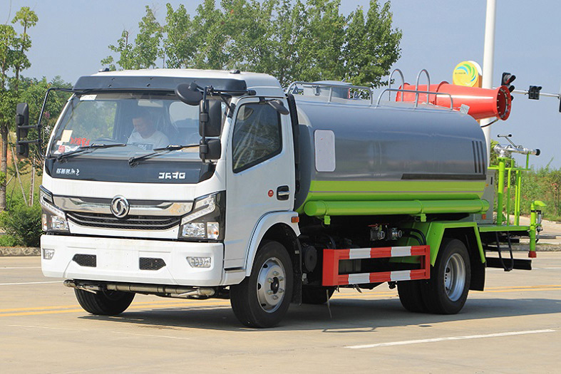 国六大多利卡 9吨 喷雾车