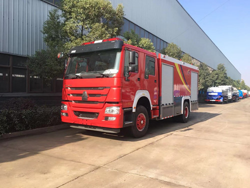 重汽豪沃8噸消防車