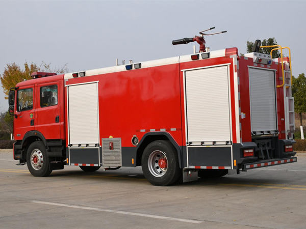 国六8吨东风D9水罐消防车
