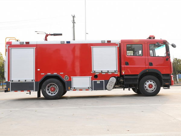 国六8吨东风D9水罐消防车