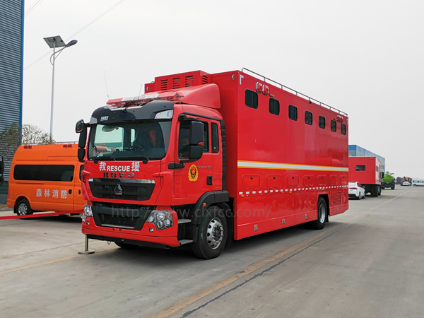 重汽豪沃淋浴车