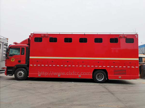 重汽豪沃淋浴车