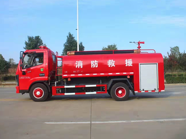 5吨小多利卡消防洒水车