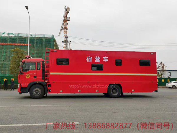 重汽豪沃6人宿营车