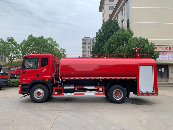 12吨东风D9消防洒水车
