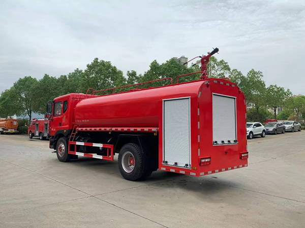 12吨东风D9消防洒水车