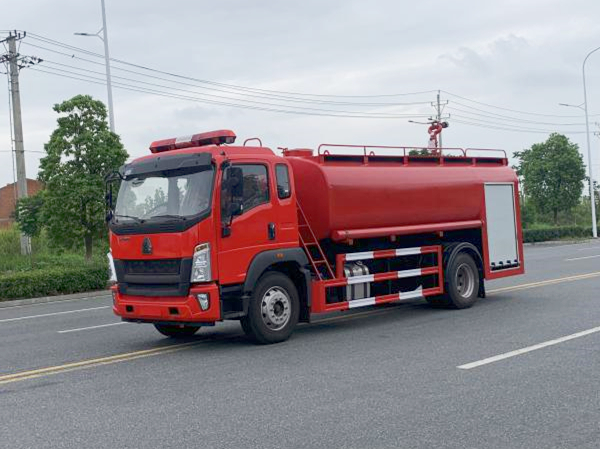12吨重汽豪沃消防洒水车