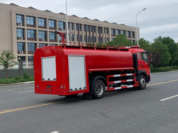 12吨重汽豪沃消防洒水车
