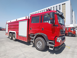 程力威牌CLW5270GXFGP110/HW干粉泡沫联用消防车