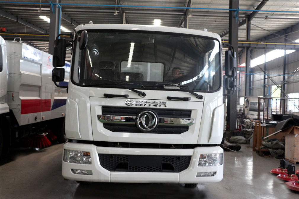 東風多利卡D9掃路車