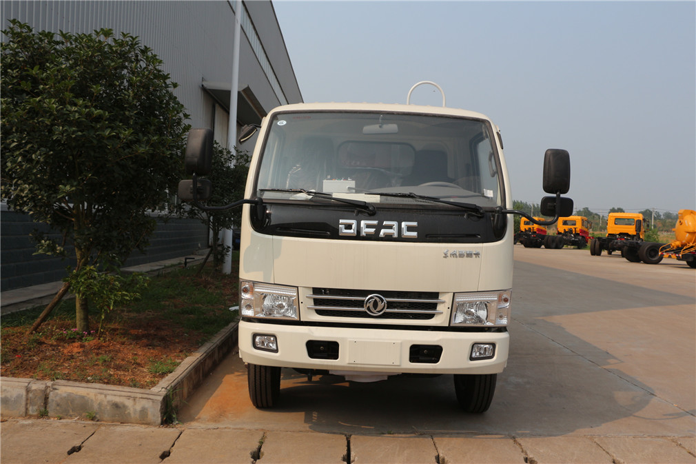 東風(fēng)多利卡壓縮式垃圾車_5噸壓縮式垃圾車價格_垃圾車圖片_環(huán)衛(wèi)垃圾車廠家直銷