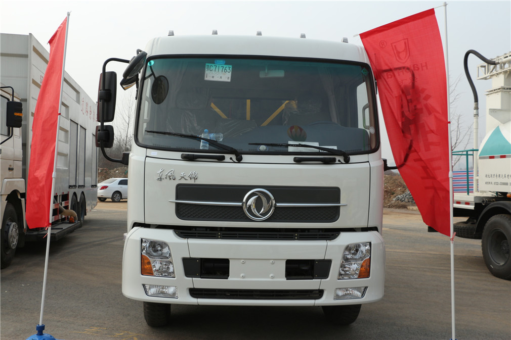 東風(fēng)天錦新款聯(lián)合疏通車