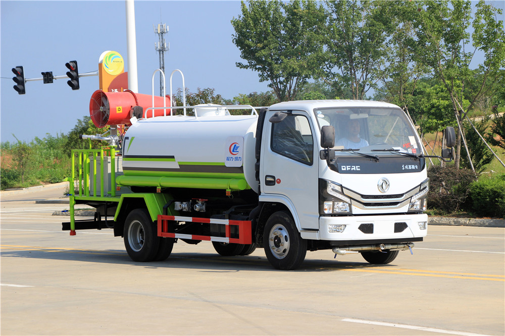 國(guó)六小多利卡噴灑車