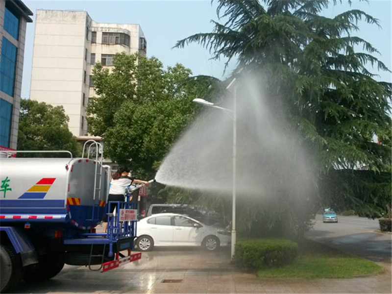 洒水车标配功能现场展示|程力集团