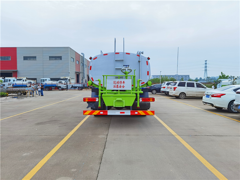 福田歐曼GTL后雙橋大型灑水車尾部