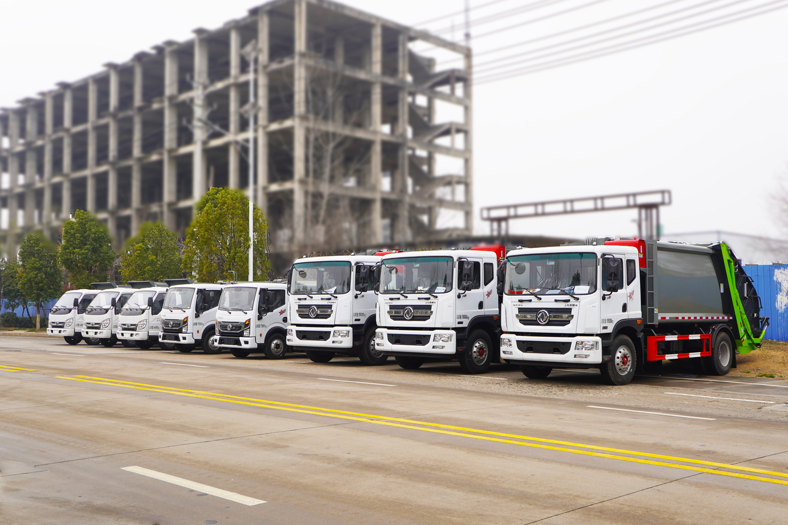 CLT5181ZYSEQ6型压缩式垃圾车 D9等八台批量发车