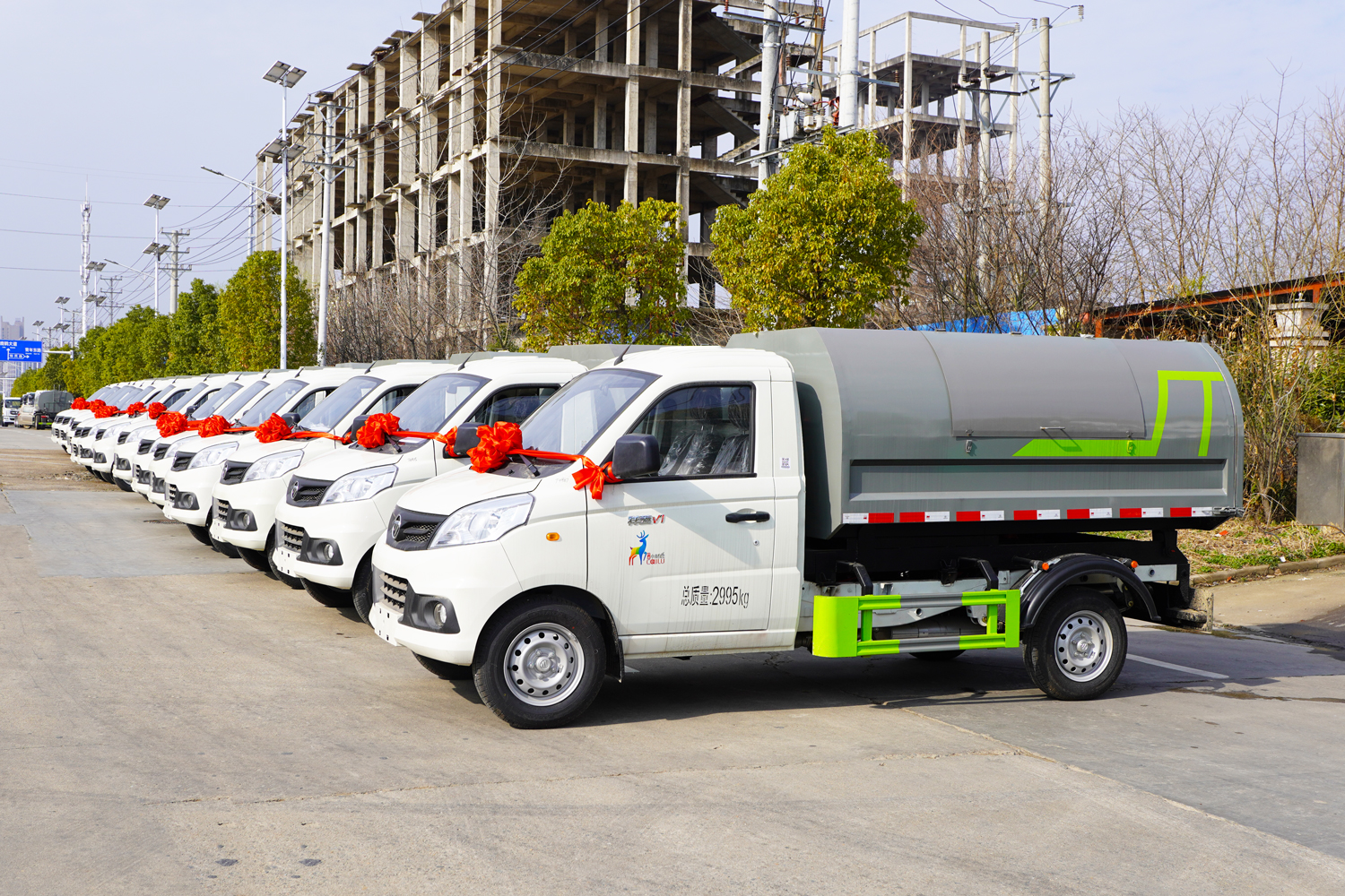 CLT5030ZXLBJ6A型厢式垃圾车 祥菱V1 14台批量发车