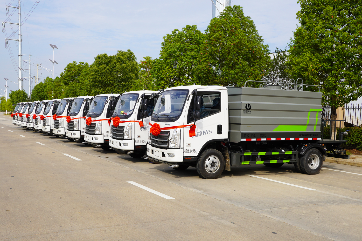 CLT5041TYHBJ6型路面养护车 11台批量发车