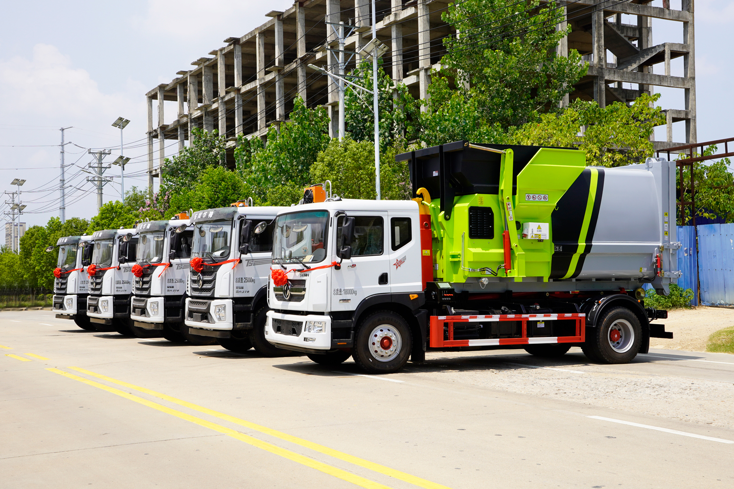 CLT5250ZYSEQ6型压缩垃圾车 华神T5等五台批量发车